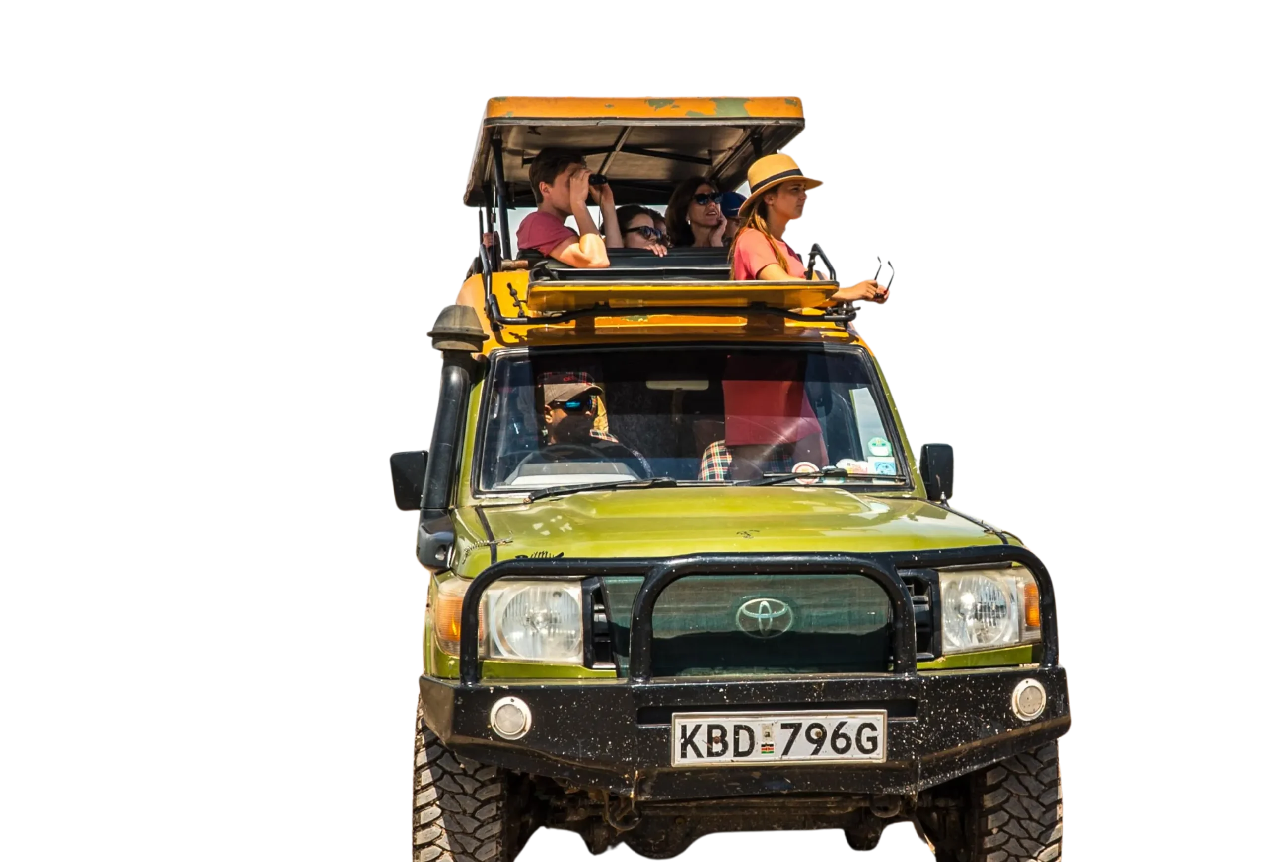 Eine Gruppe von Menschen steht und sitzt in einem grünen Safarifahrzeug mit offenem Dach, schaut hinaus und macht Fotos. Das Fahrzeug ist staubig und fährt abseits der Straße. Auf dem sichtbaren Nummernschild steht KBD 796G.